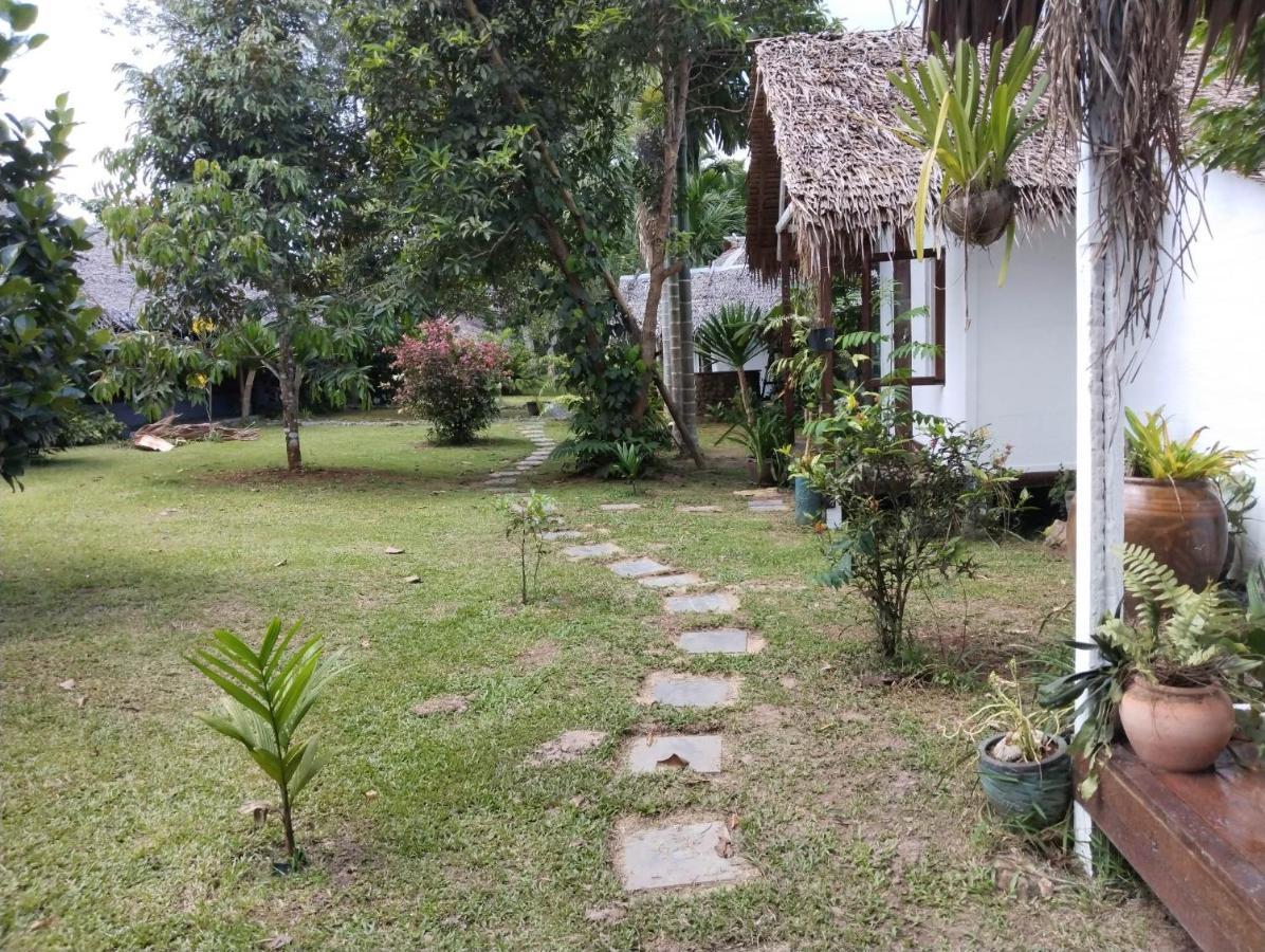 Baan Farang Homestay Phra Saeng Ban Nam Dam Exterior foto